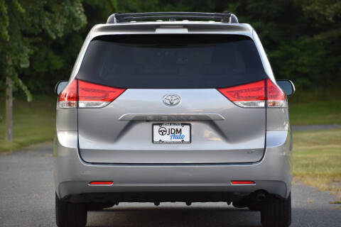 2013 Toyota Sienna LE 8-Passenger