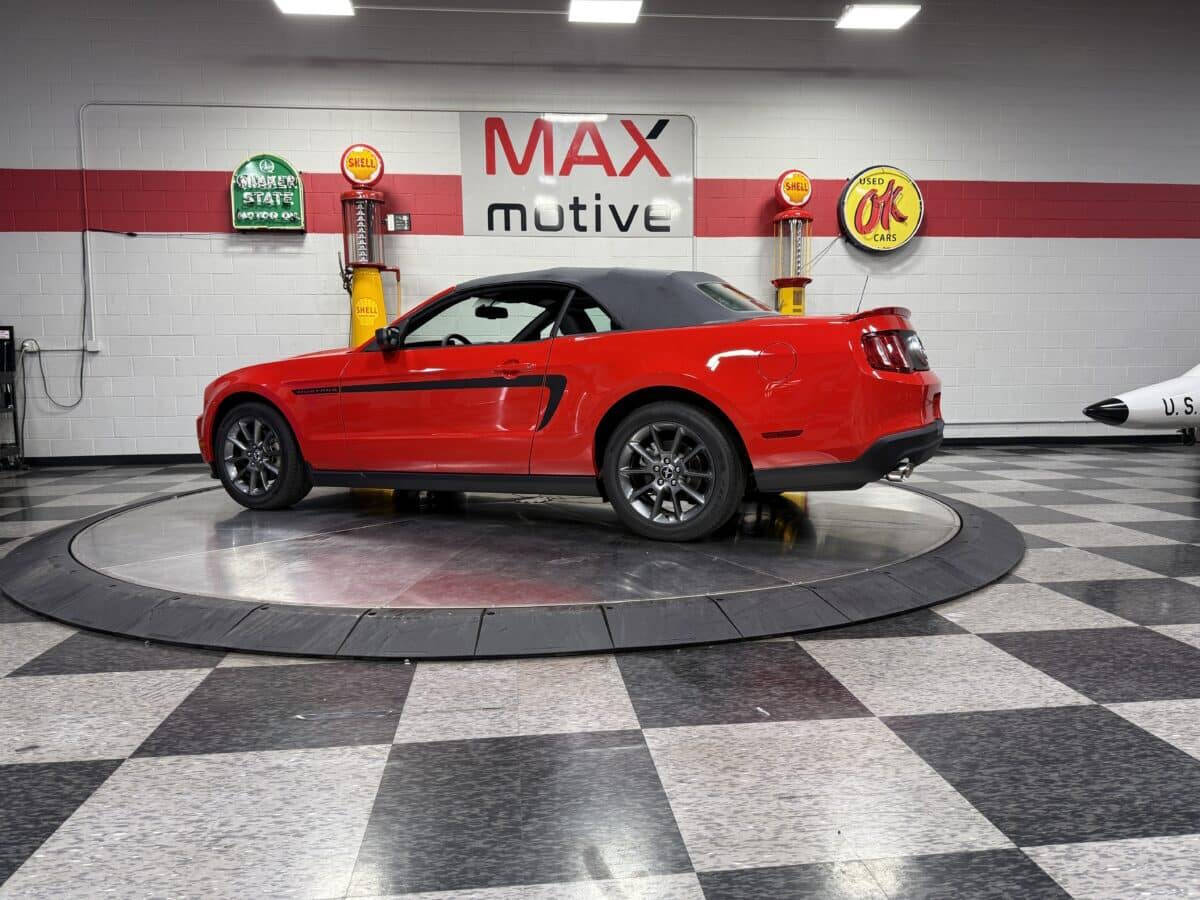 2011 Ford Mustang 8