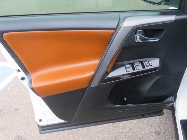 2017 Toyota RAV4 SE