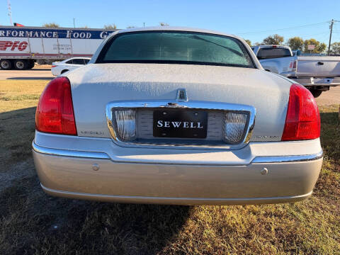 2005 Lincoln Town Car Signature Limited