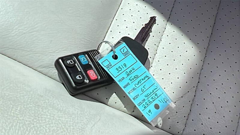 2004 Ford Mustang GT Deluxe