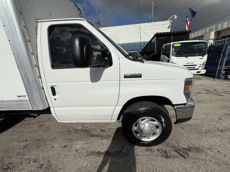 2017 Ford E-Series E-350 SD