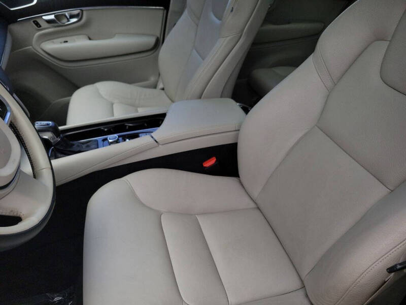 2020 Volvo XC90 T5 Momentum