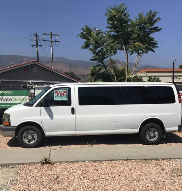 2014 Chevrolet Express Passenger LS's photo