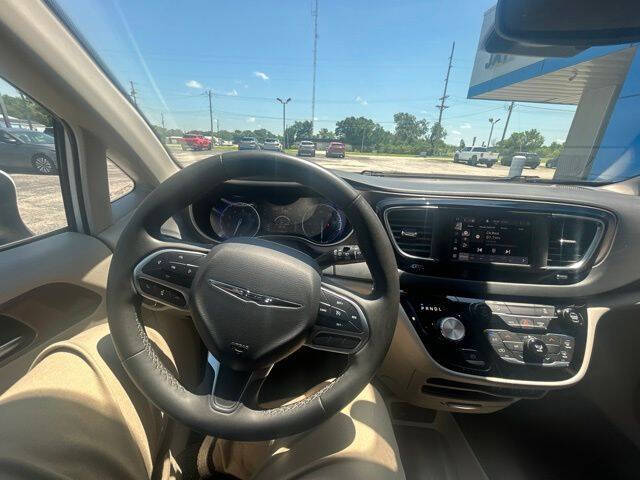 2023 Chrysler Voyager LX