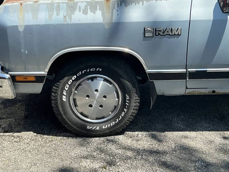 1989 Dodge RAM 100