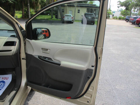 2012 Toyota Sienna Base 7-Passenger