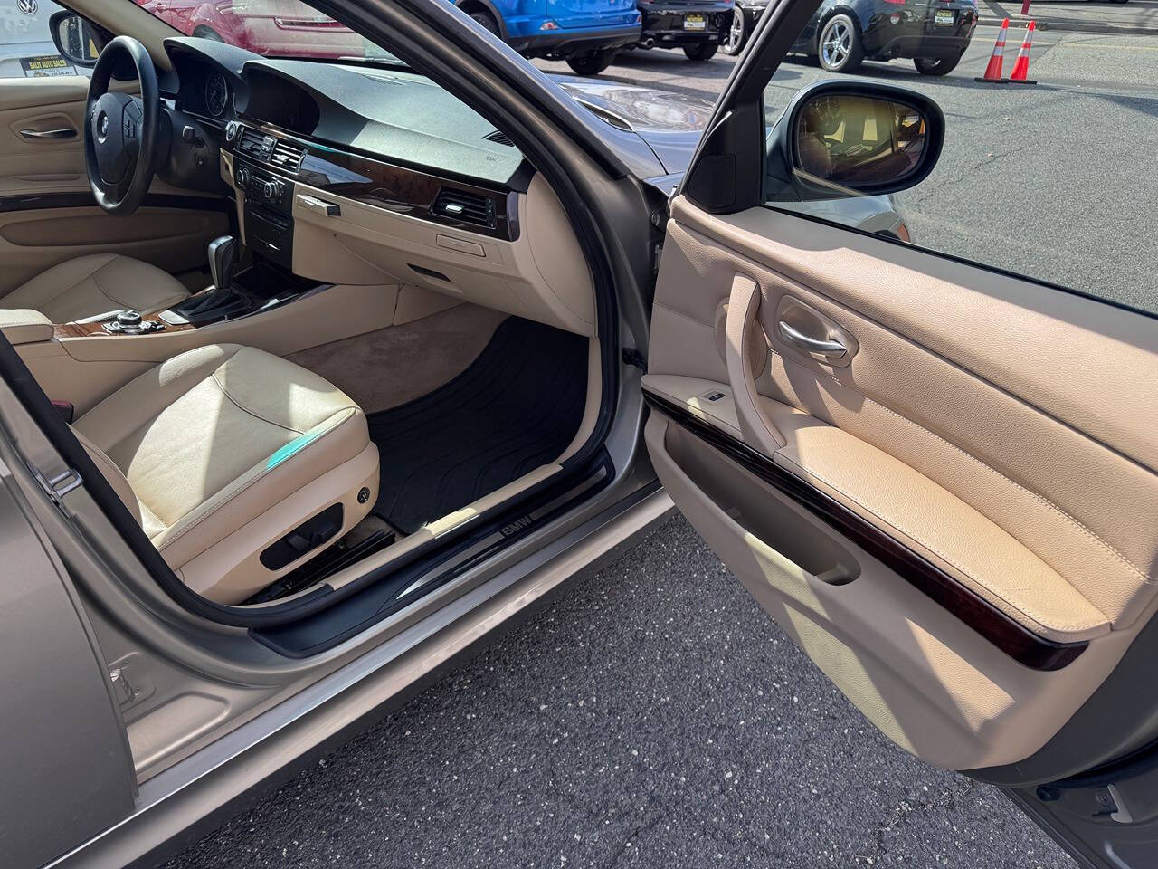 2011 BMW 3 Series 18