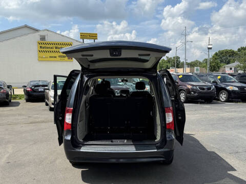 2014 Chrysler Town and Country Touring
