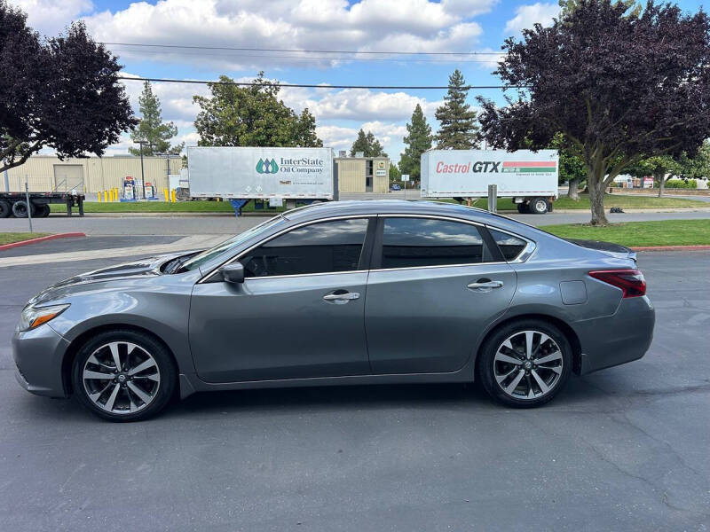 2017 Nissan Altima SR - Photo 10