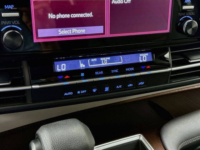 2022 Toyota Sienna LE 8-Passenger