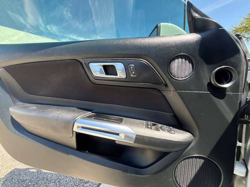 2020 Ford Mustang EcoBoost