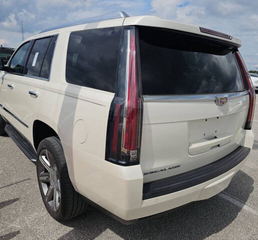 2015 Cadillac Escalade Luxury photo 5