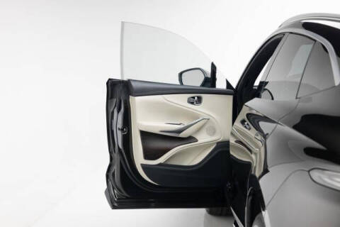 2021 Aston Martin DBX