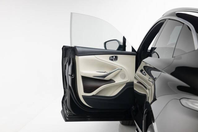 2021 Aston Martin DBX