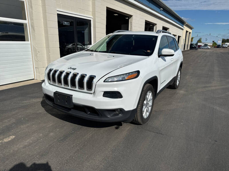 Used 2018 Jeep Cherokee Latitude with VIN 1C4PJLCB1JD563093 for sale in Spencerport, NY