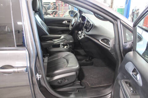 2022 Chrysler Pacifica Hybrid Touring L