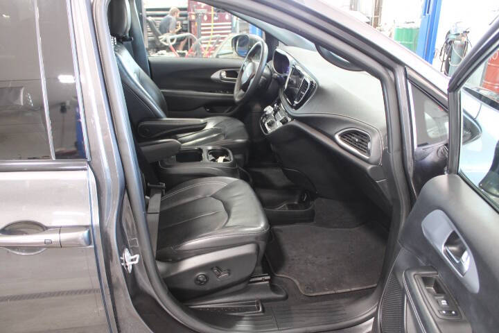 2022 Chrysler Pacifica Hybrid Touring L