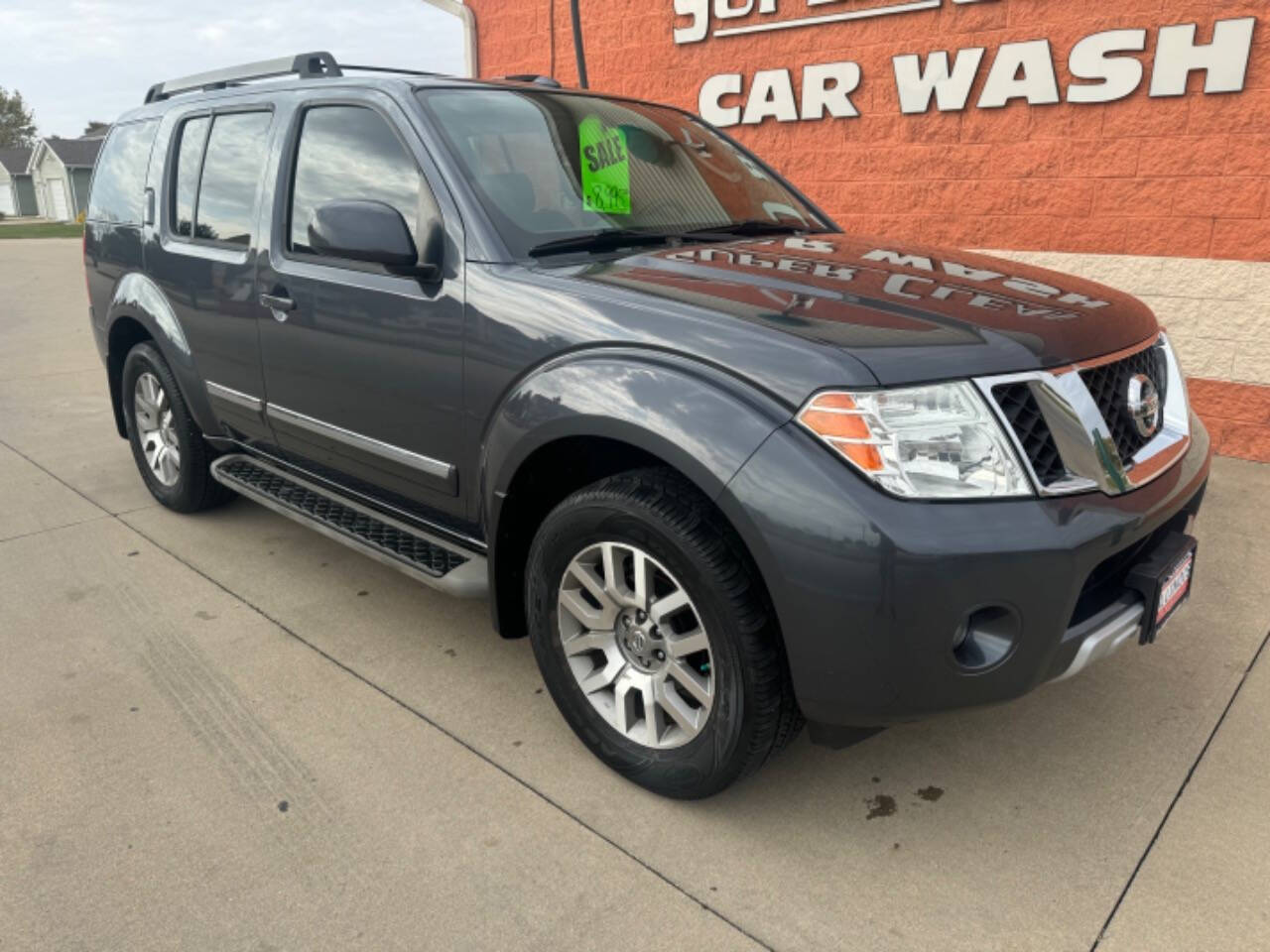 2011 Nissan Pathfinder for sale at Illinois Auto Wholesalers in Tolono, IL