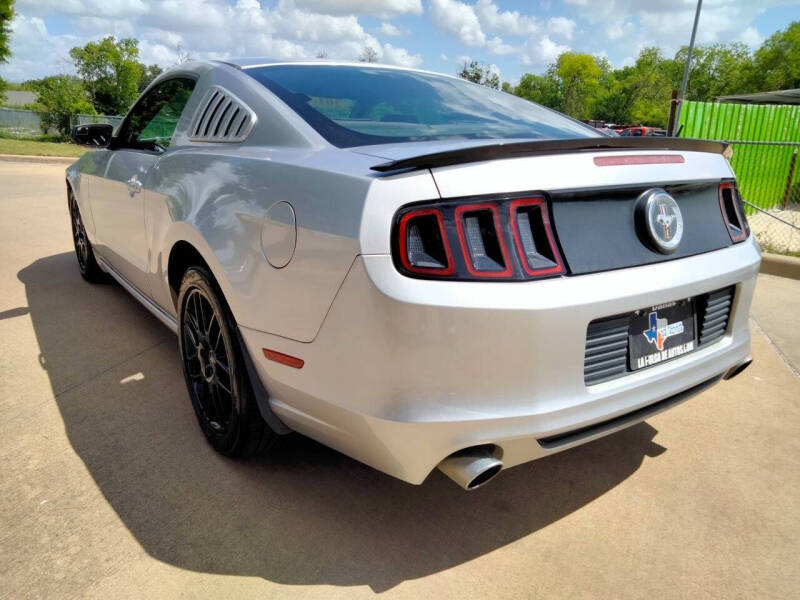 2014 Ford Mustang V6