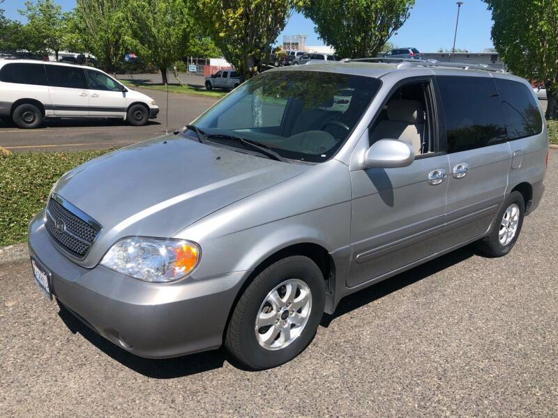 2005 Kia Sedona for sale at Blue Line Auto Group in Portland OR