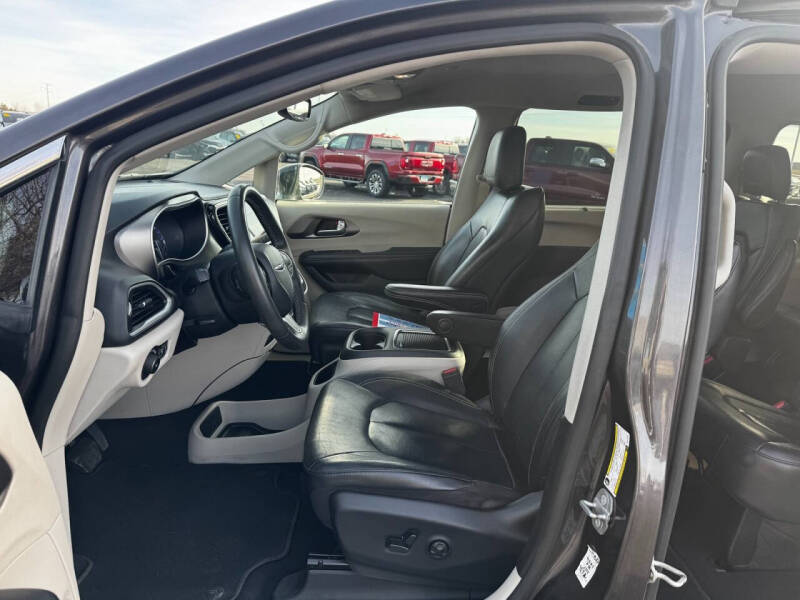 2022 Chrysler Pacifica Touring L