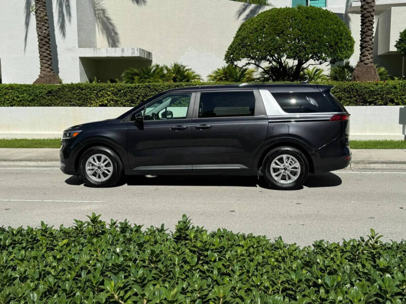 2024 Kia Carnival LX