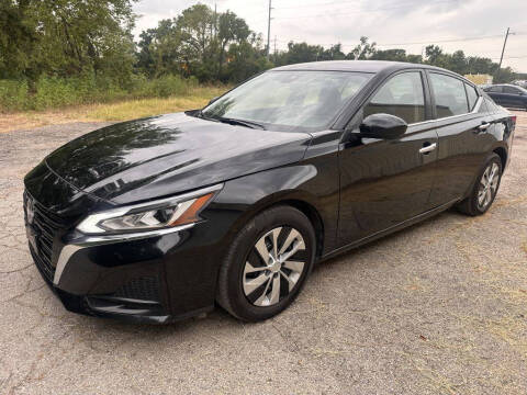 2023 Nissan Altima for sale at Pary's Auto Sales in Garland TX