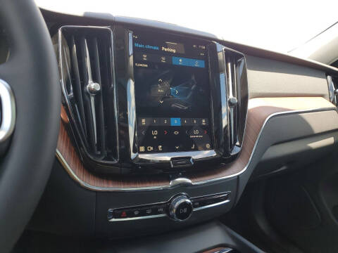 2024 Volvo XC60 B5 Plus Dark Theme