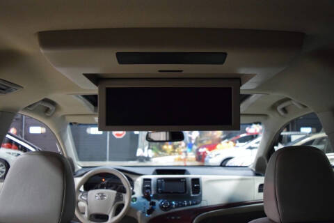 2013 Toyota Sienna XLE 8-Passenger