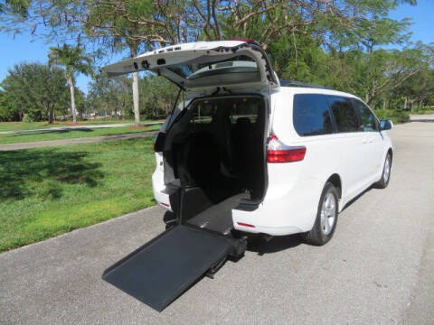 2016 Toyota Sienna LE Mobility 7-Passenger