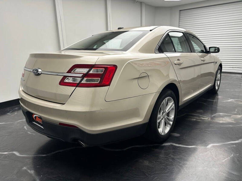 2017 Ford Taurus SE