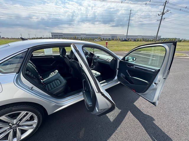 2017 Volkswagen Passat V6 SEL Premium