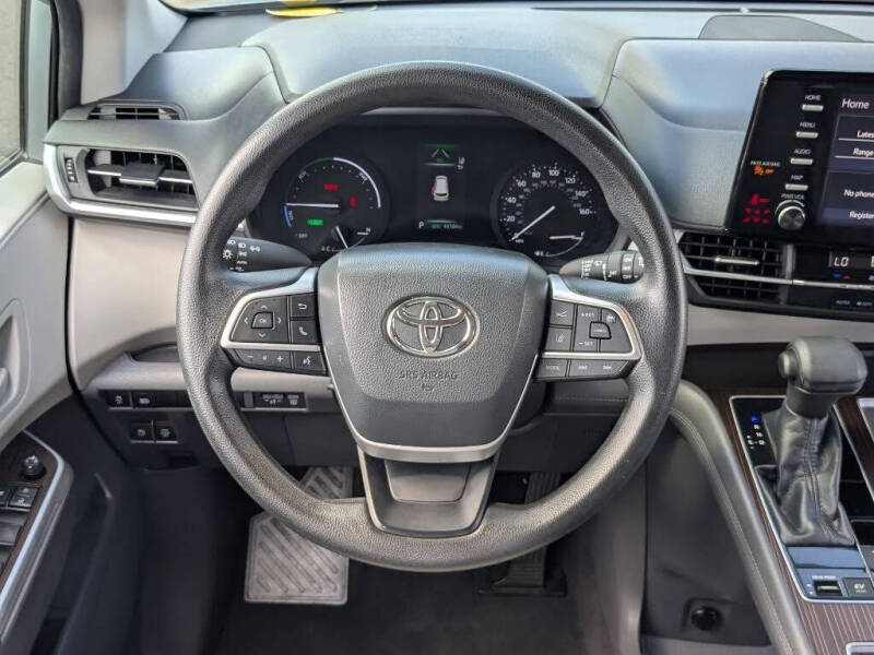 2021 Toyota Sienna LE 8-Passenger