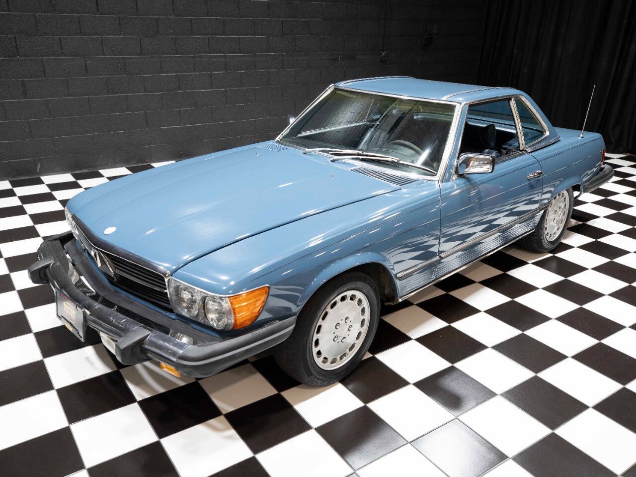 1977 Mercedes-Benz 450 SL 2