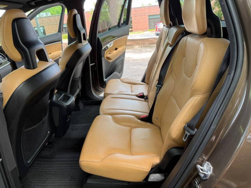 2017 Volvo XC90 T5 Momentum