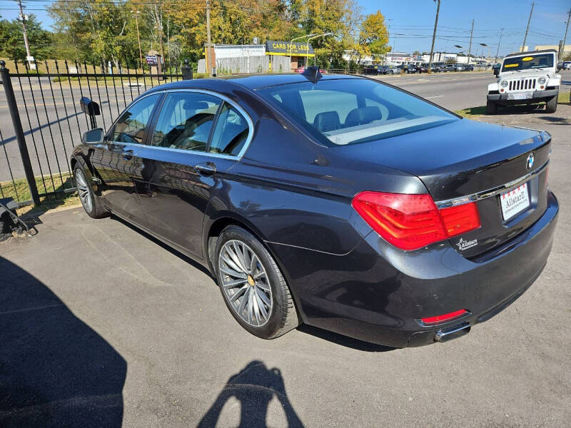 2011 BMW 7 Series 740i photo 11