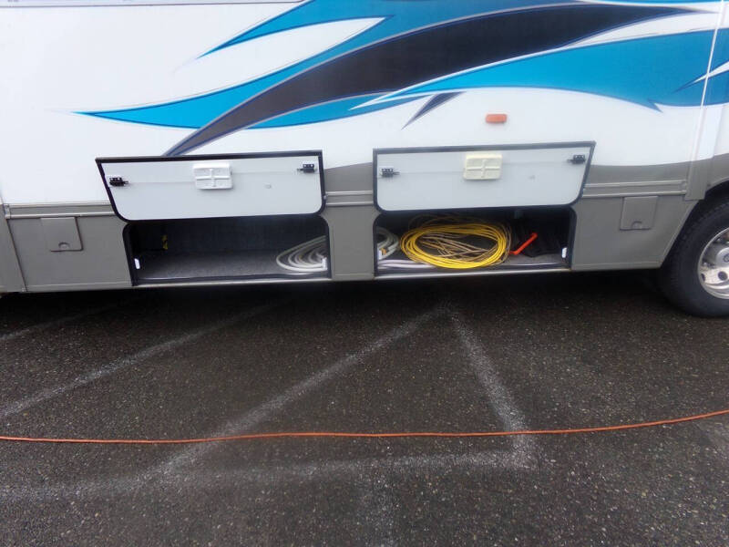2008 Winnebago Outlook