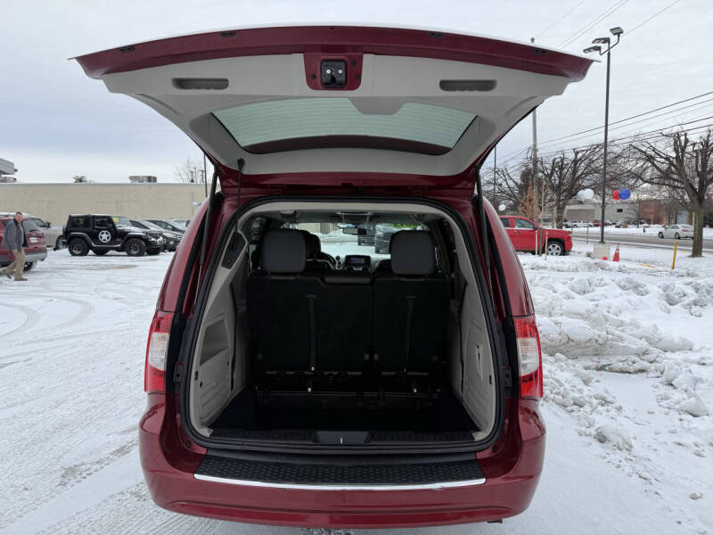 2013 Chrysler Town and Country Touring
