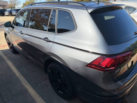 2023 Volkswagen Tiguan SE R-Line Black