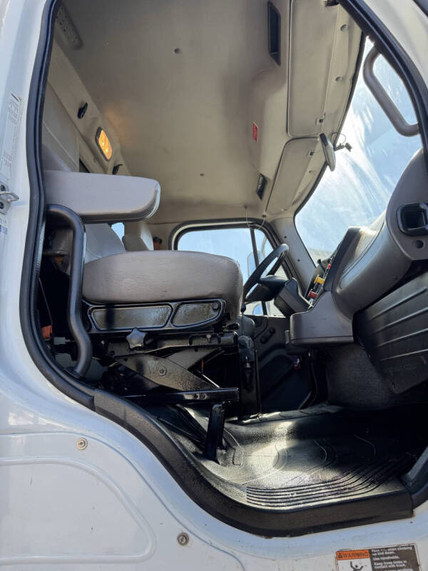 2016 Freightliner 114 SD