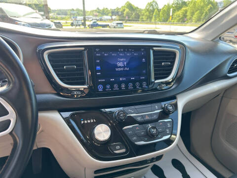 2017 Chrysler Pacifica Touring-L