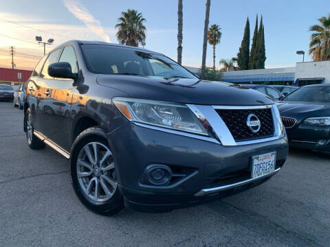 2014 Nissan Pathfinder for sale at Galaxy of Cars in North Hills CA