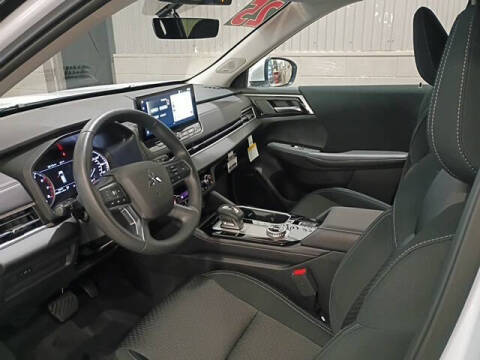 2025 Mitsubishi Outlander ES