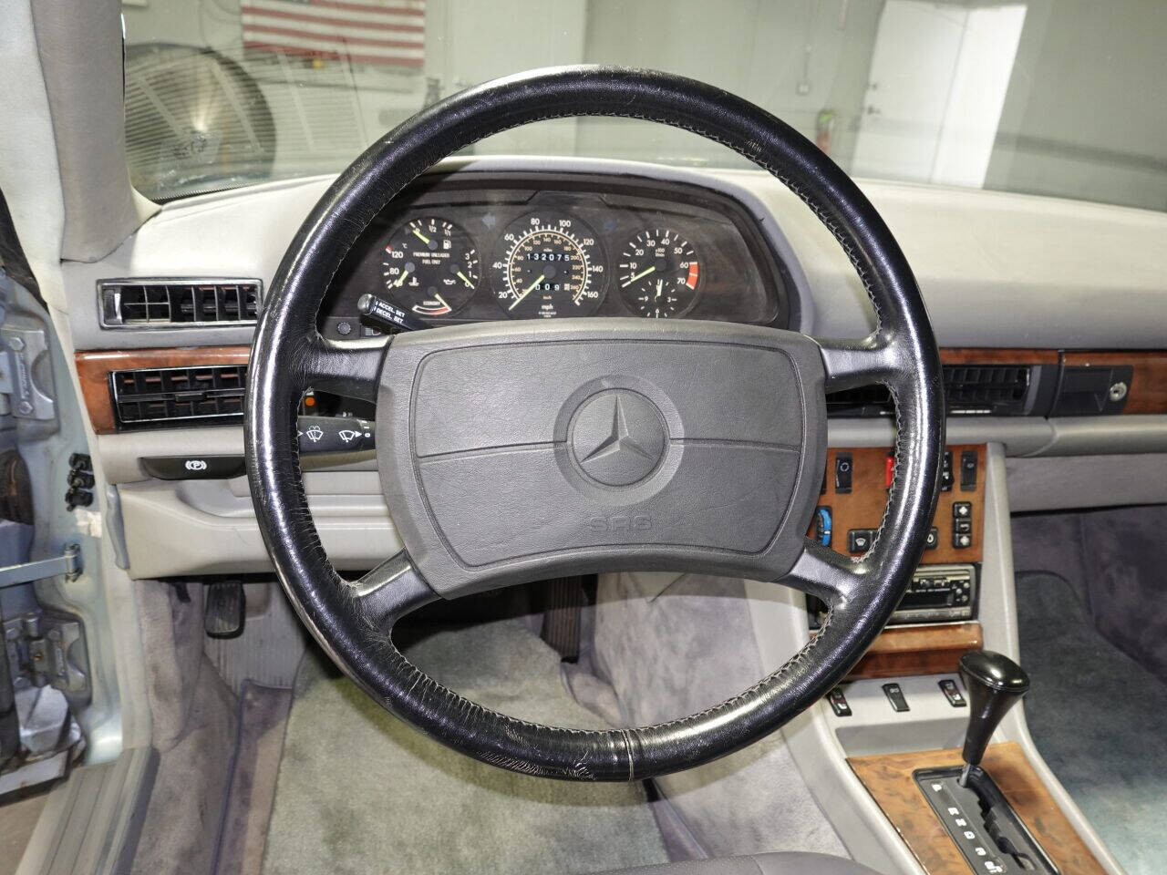 1987 Mercedes-Benz 560-Class 26