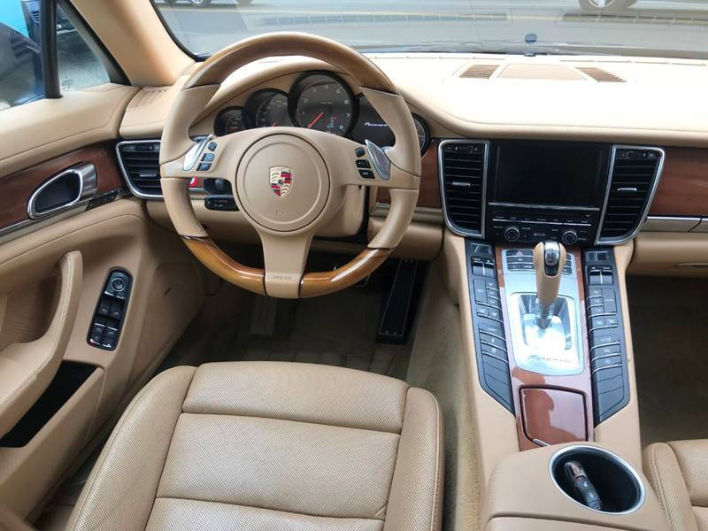 2011 Porsche Panamera 4