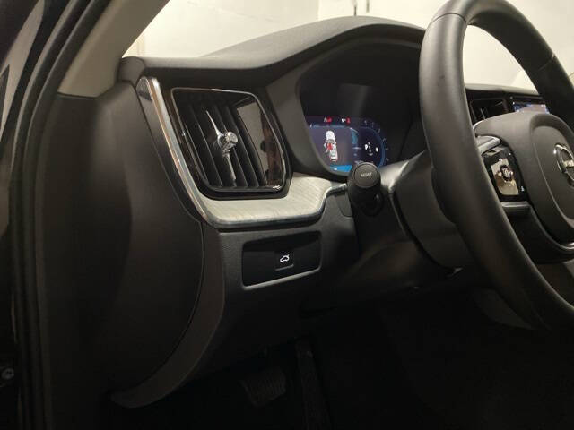 2025 Volvo XC60 B5 Plus Dark Theme