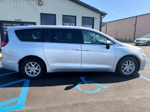 2023 Chrysler Pacifica Touring L
