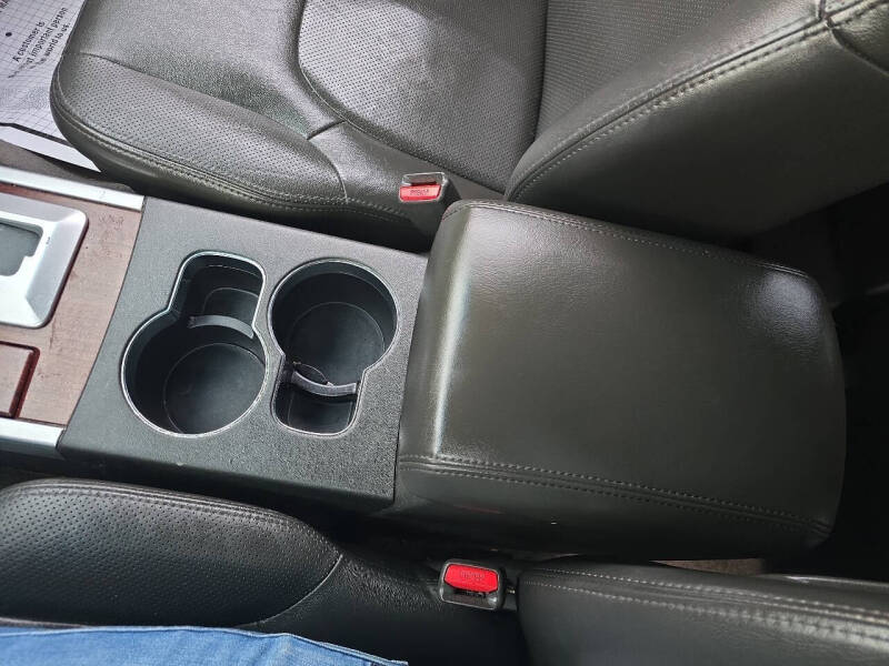 2011 Nissan Pathfinder LE