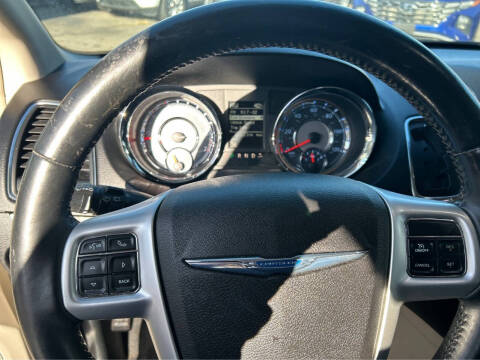 2015 Chrysler Town and Country Touring-L